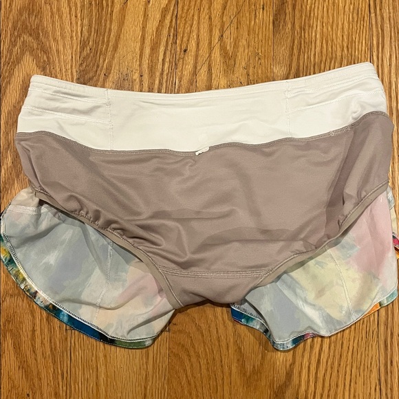Lululemon Speed Up Low-Rise Lined Short 2.5" in No Limits White Multi / White - Picture 10 of 12